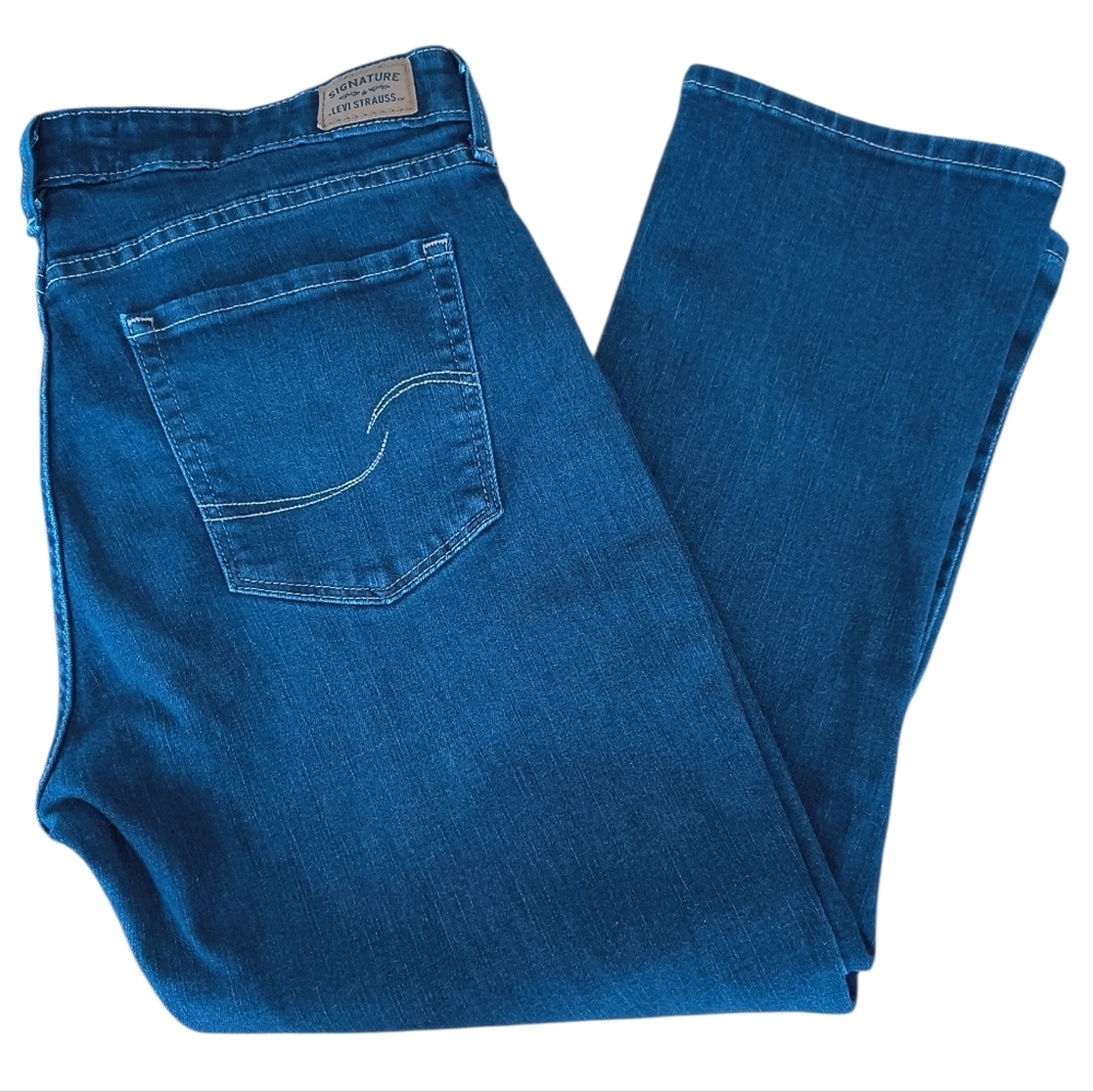 Signature by Levi Strauss Mid Rise Capri Size 12